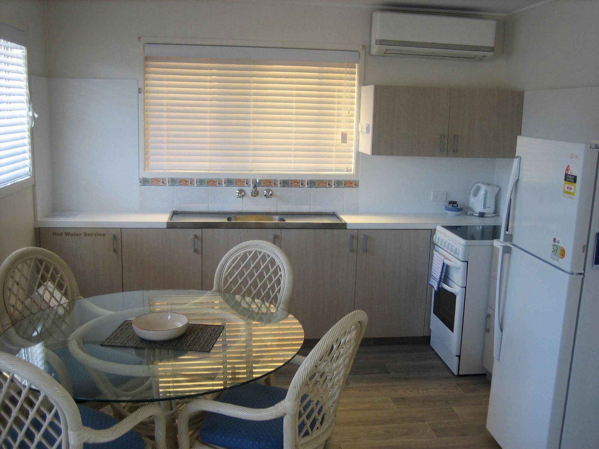 Regency Waterfront Noosa Aparthotel Noosaville Ngoại thất bức ảnh
